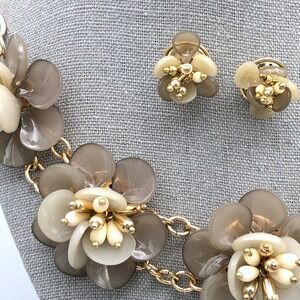 Floral Statement Necklace Earrings Set Neutral Taupe Gray Resin Gold Tone Collar